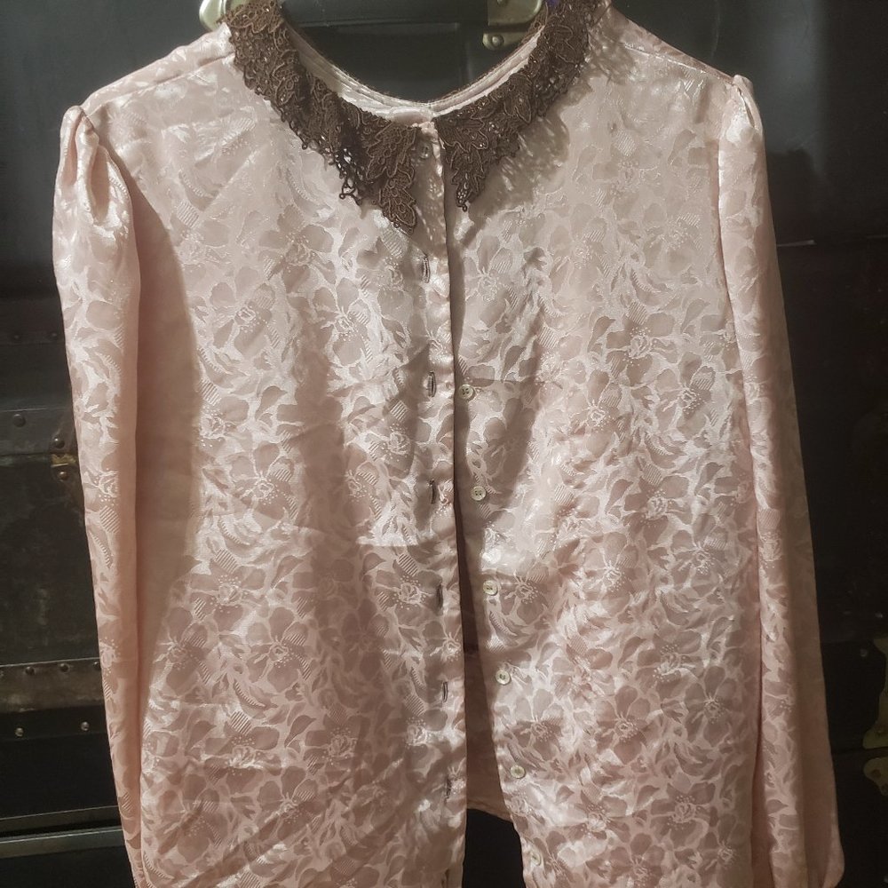 VINTAGE light pink floral patterned blouse